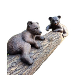Скульптура 3 медведя на дереве