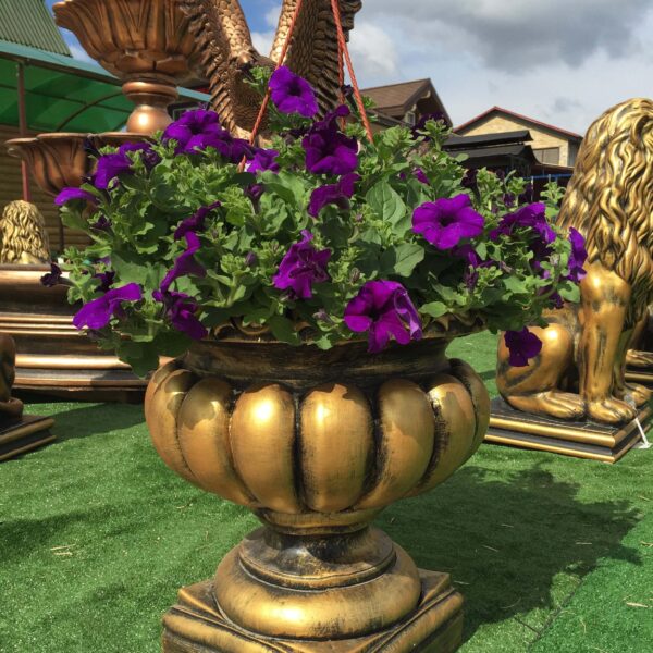 садовый вазон из бетона