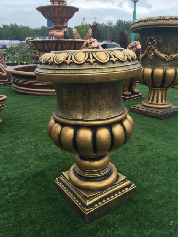 Римская чаша удлинённая в золоте 8 ваза золотого цвета