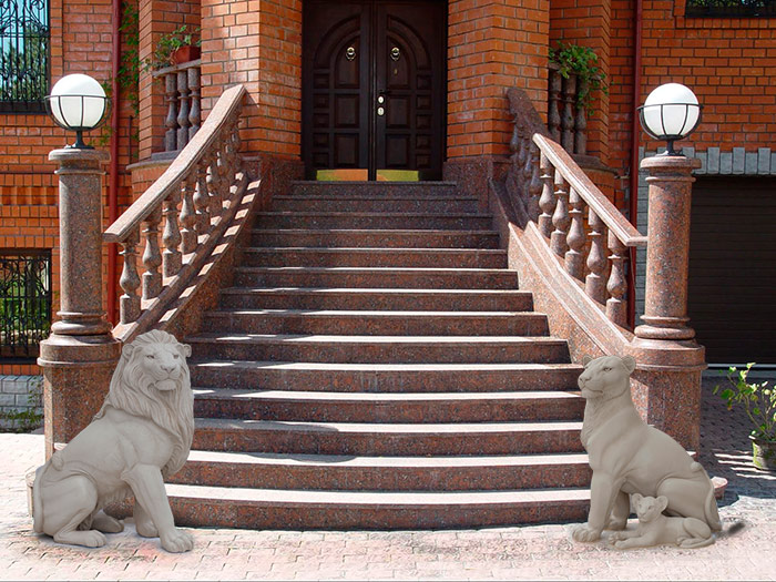 львы у входа в дом