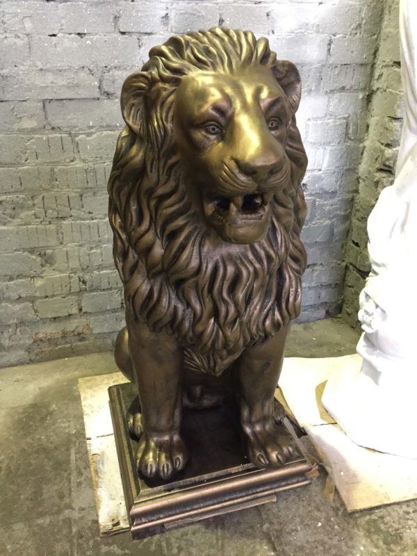 бетонный лев