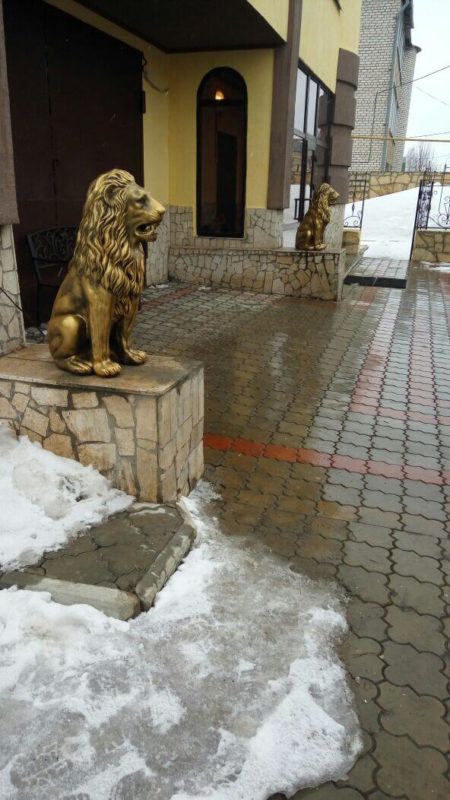 Скульптуры бетонных львов в Нижнекамске 1 скульптуры львов