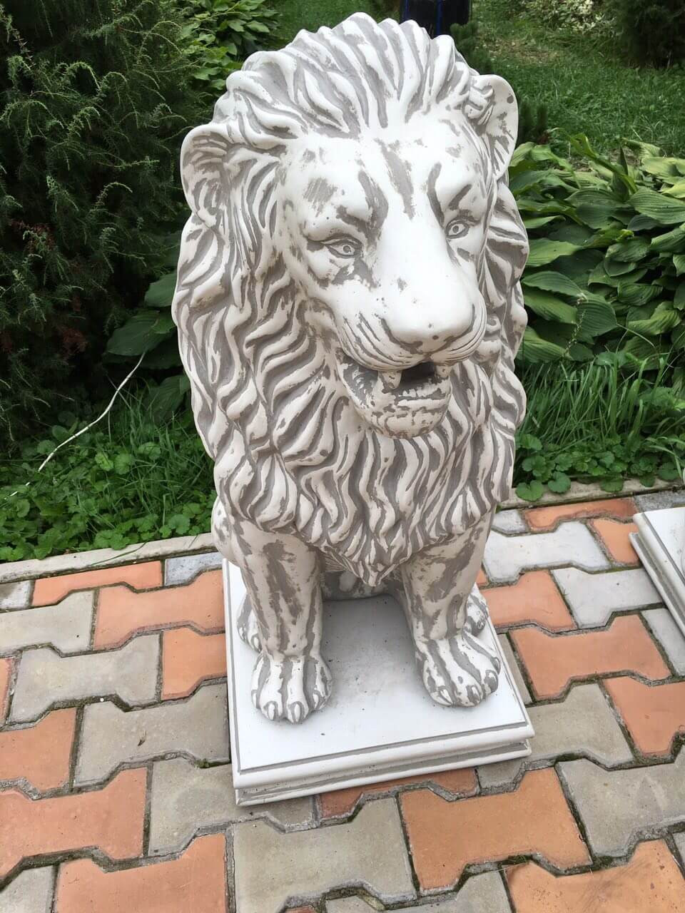 бетонный лев
