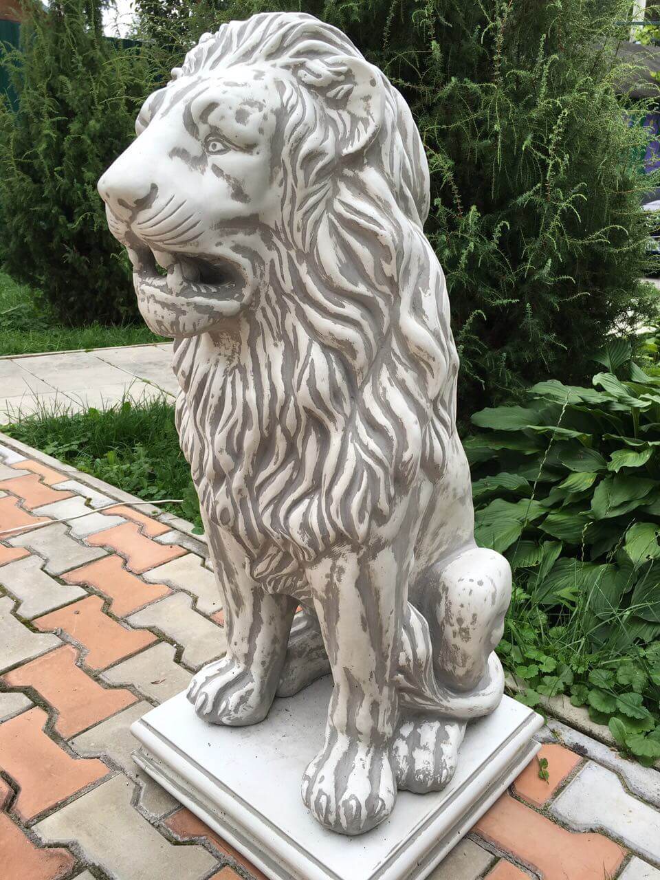 скульптура льва из бетона