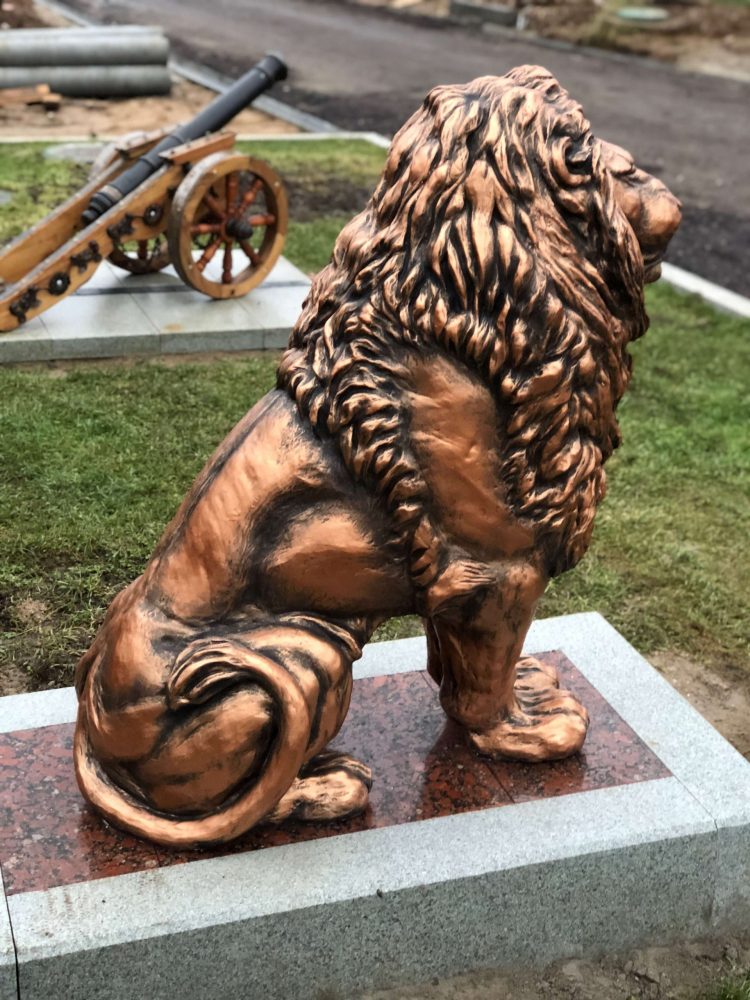 Садовая скульптура льва из бетона купить в Москве с доставкой