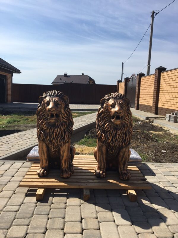 Скульптуры львов в Белгороде 2 Два льва в белгороде