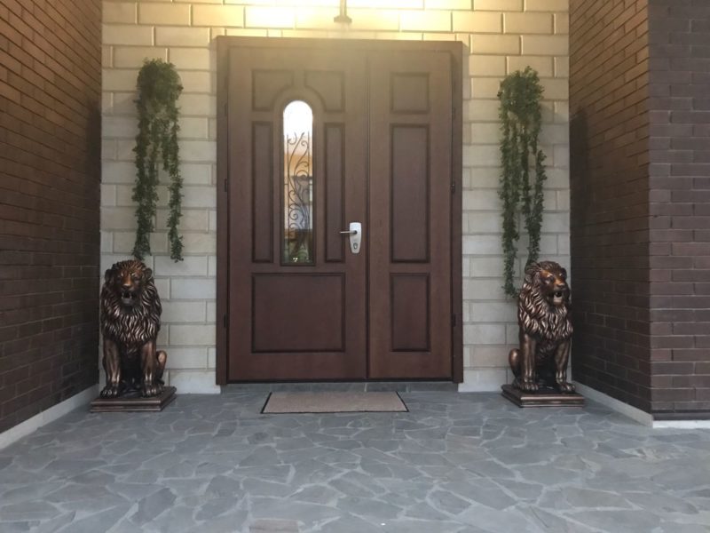 Статуи львов в Юрлово