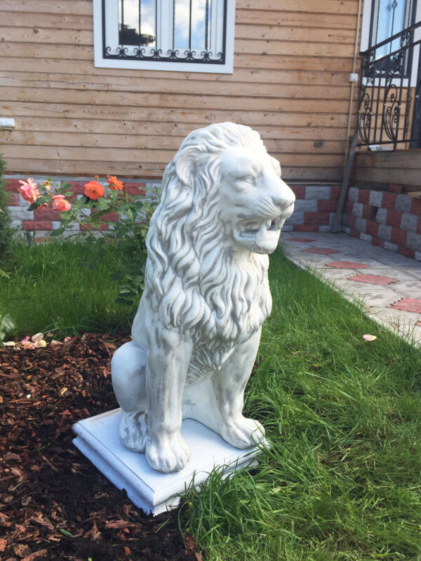 3 skulptura lev korolevskij beton belyj