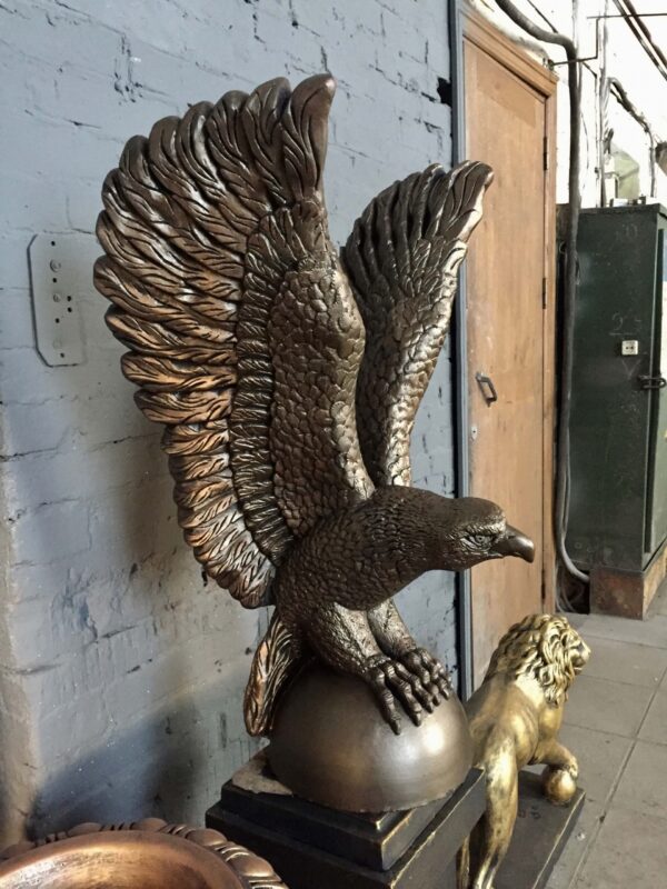 Скульптура орла на полушаре. Античная бронза (85 см) 11 Орёл на шаре в античной бронзе