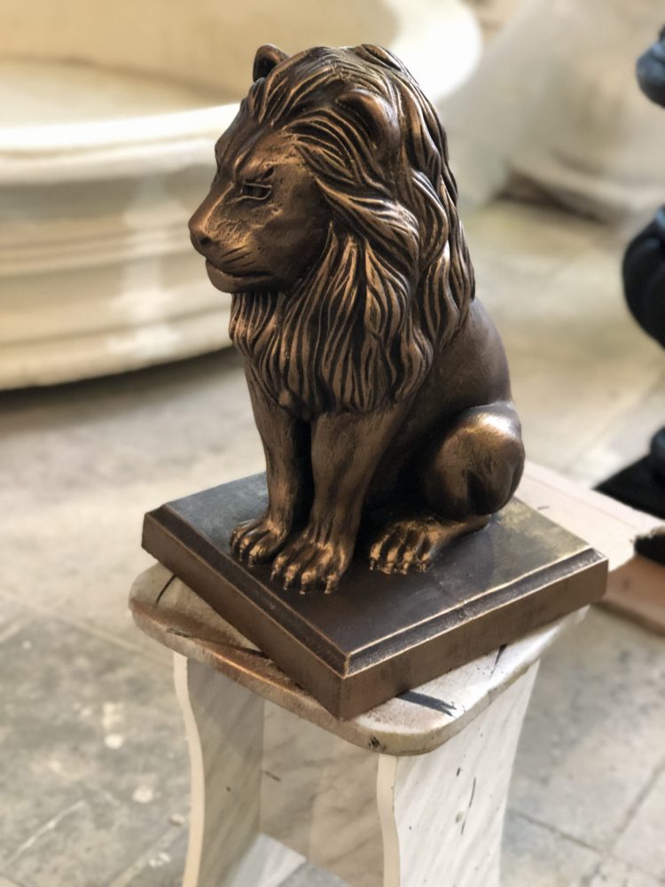 скульптура льва в бронхе