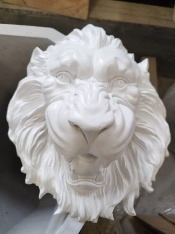 Маскарон морда льва с оскалом (белый) 10 maska lva s oskalom 2