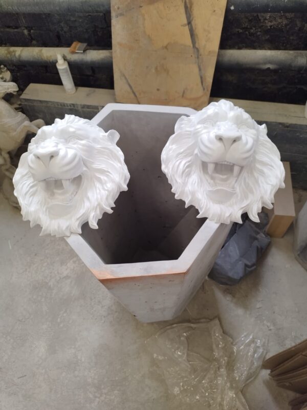 Маскарон морда льва с оскалом (белый) 8 maska lva s oskalom 7