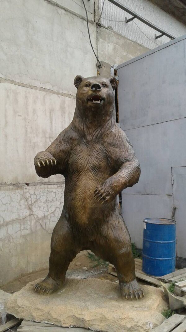 skulptura medved 3 m 1