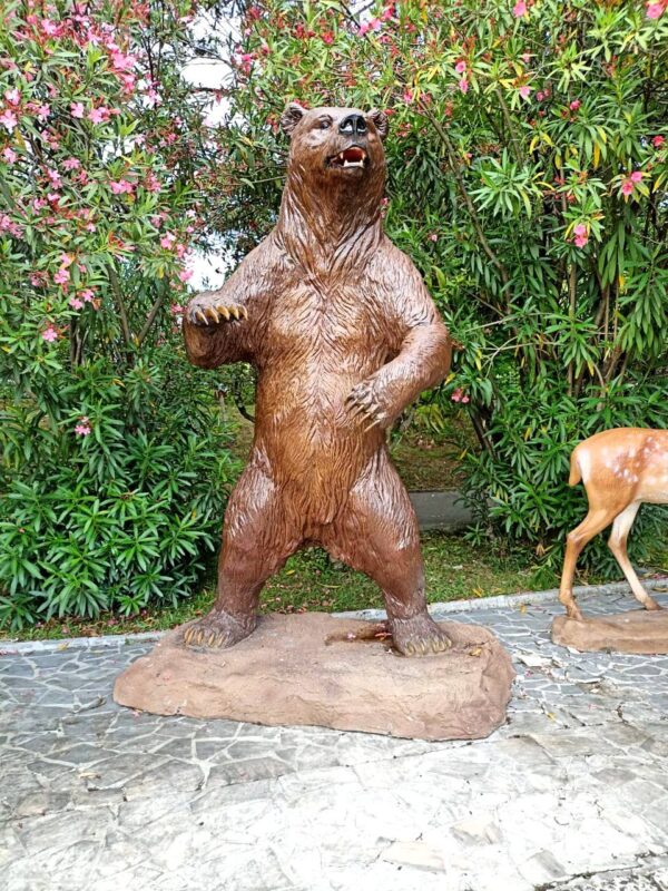 skulptura medved 3m 1