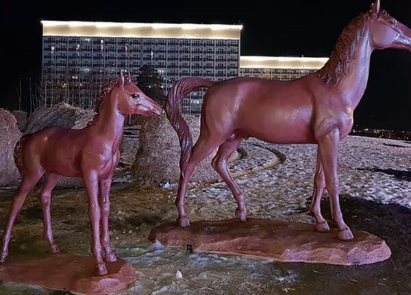 Садовая фигура -Конь