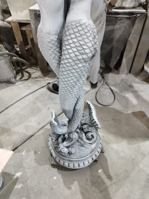 Скульптура «Русалки» в бетоне 6 Скульптура Русалки в сером бетоне (1)