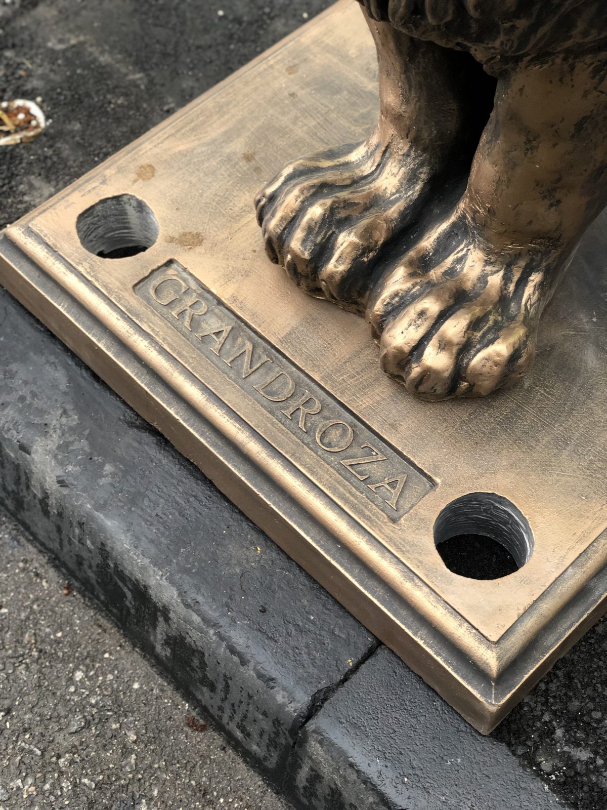 Императорский лев для салона цветов Grandroza в Митино 2 IMG 8484