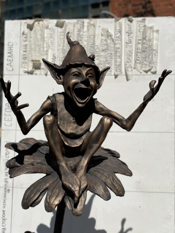 Садовая фигура - Гоблин на ромашке 8 goblin na czvetke 5