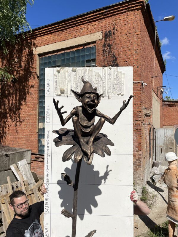 Садовая фигура - Гоблин на ромашке 9 goblin na czvetke 7