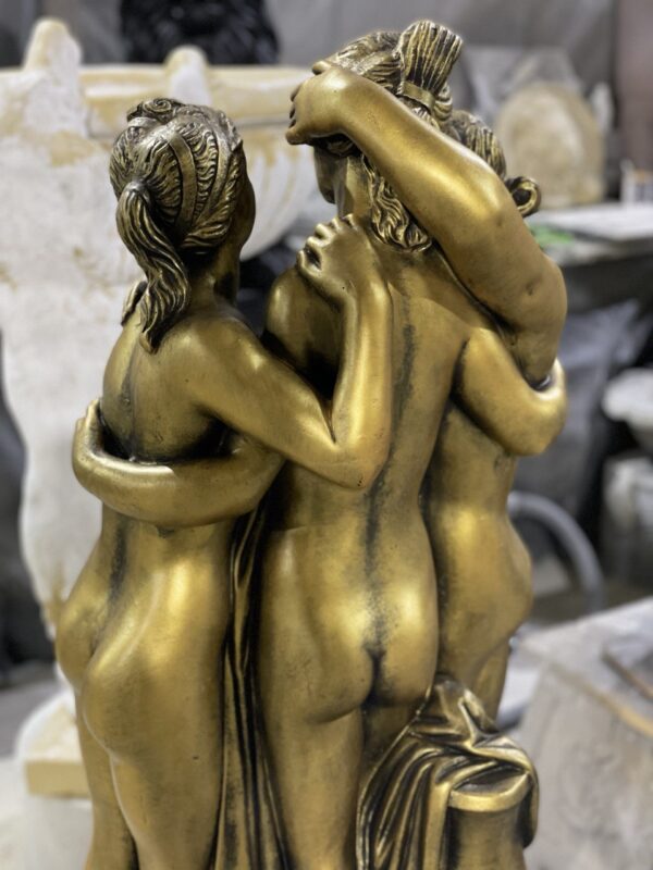 tri graczii v zolote 1