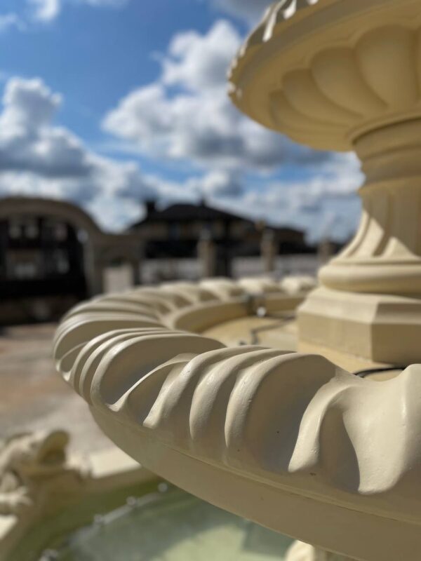 fontan dvorczovyj klassicheskij bezhevyj 4