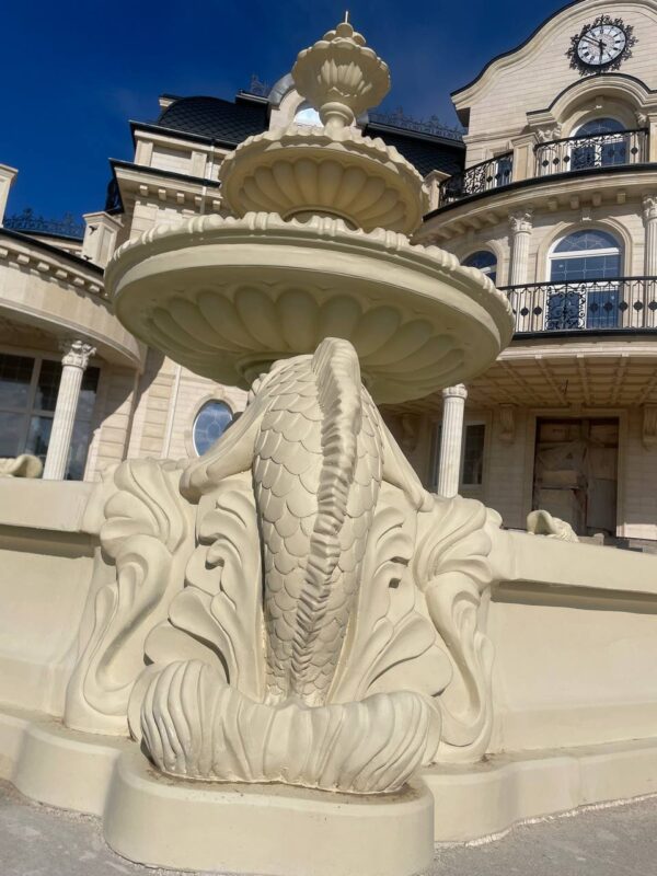 Дворцовый бассейн с рыбками 10 fontan dvorczovyj klassicheskij bezhevyj 5