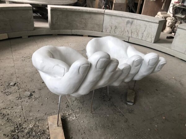 Скульптура руки