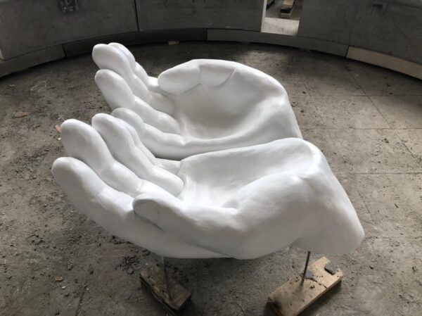 skulptura vazon ruki 3