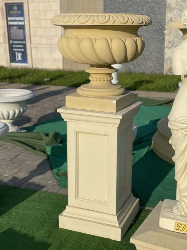 Вазон классический средний (бежевый) 7 IMG 4117 scaled