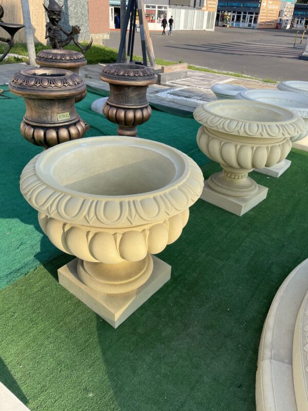 Вазон классический средний (бежевый) 9 IMG 4206 scaled