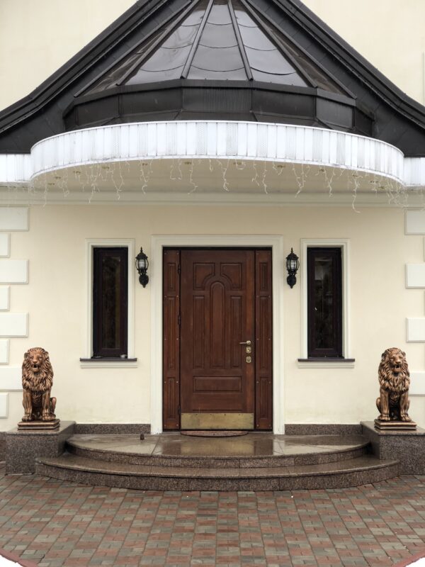 Скульптура льва из бетона - Королевский лев в бронзе 14 photo 5265122046944331948 w