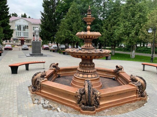 большой фонтан из бетона