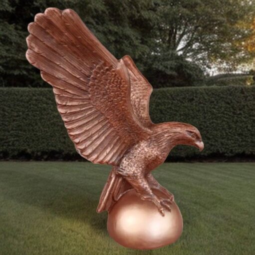 skulptura orla na polushare v bronze 50 sm