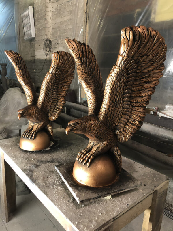 Скульптура орла на полушаре. Античная бронза (85 см) 10 Орел на полушаре