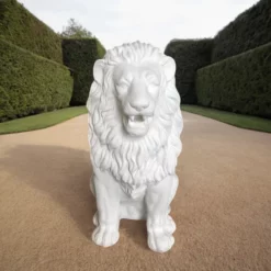 Скульптура льва из бетона — Королевский лев в белом (85см)