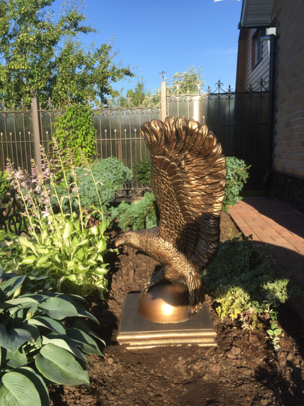 Скульптура орла на полушаре. Античная бронза (85 см) 12 skulptura orla na polushare. antichnaya bronza 85 sm 1