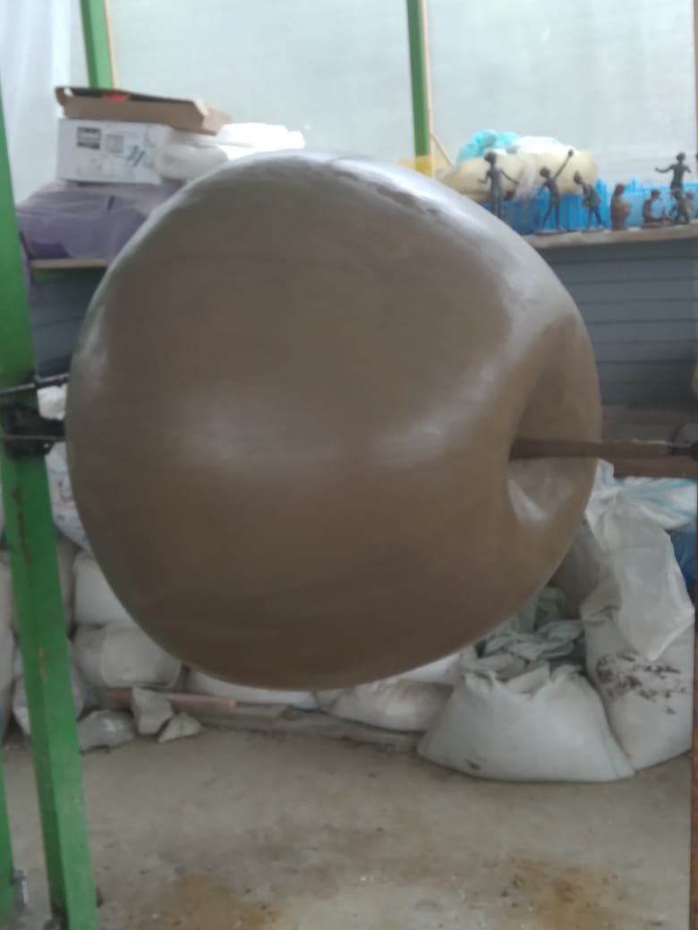 Фигура яблока на газон 2 яблоко скульптура