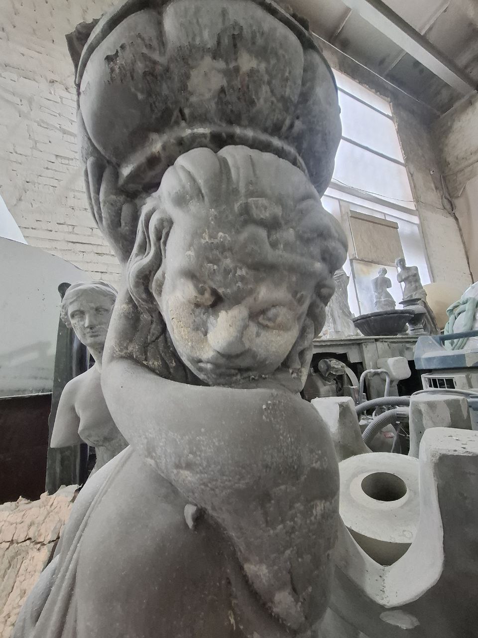 Скульптура Афродита в сером бетоне (87 см). Уценка 4 Скульптура Афродита в сером бетоне (87 см). Уценка — изображение 4