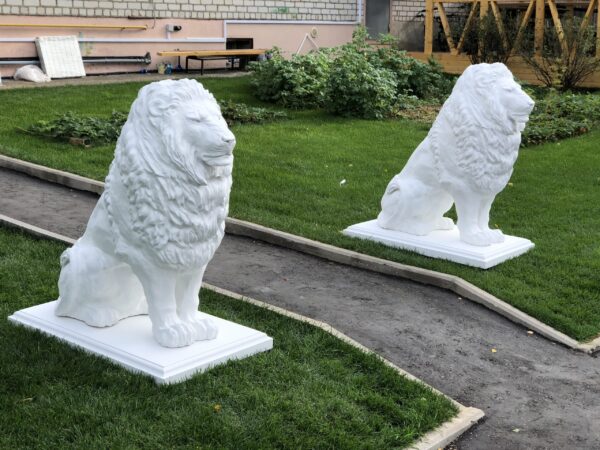 Садовая скульптура — Императорский лев (белый) 18 бетонный белый лев