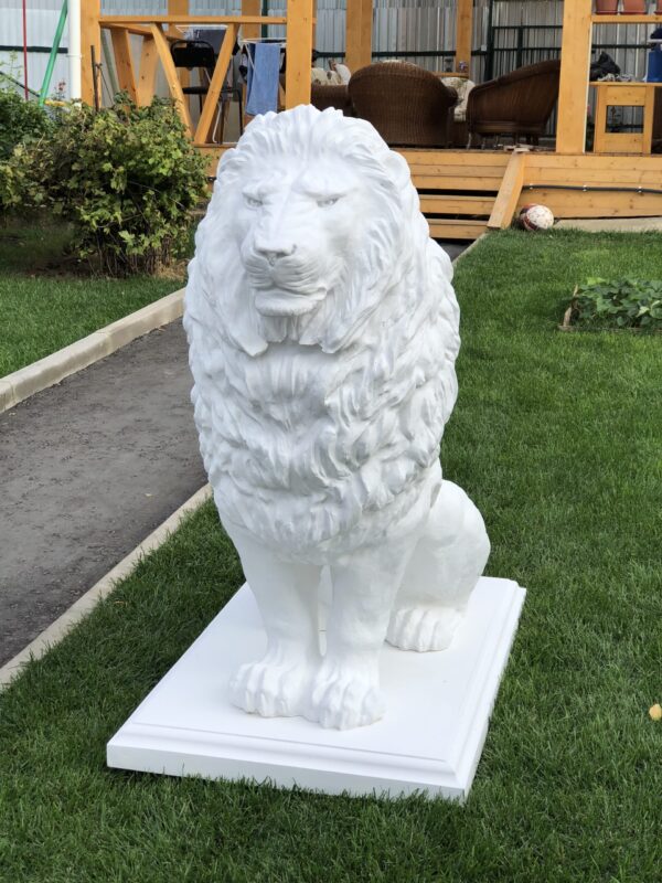 Садовая скульптура — Императорский лев (белый) 16 большой бетонный лев