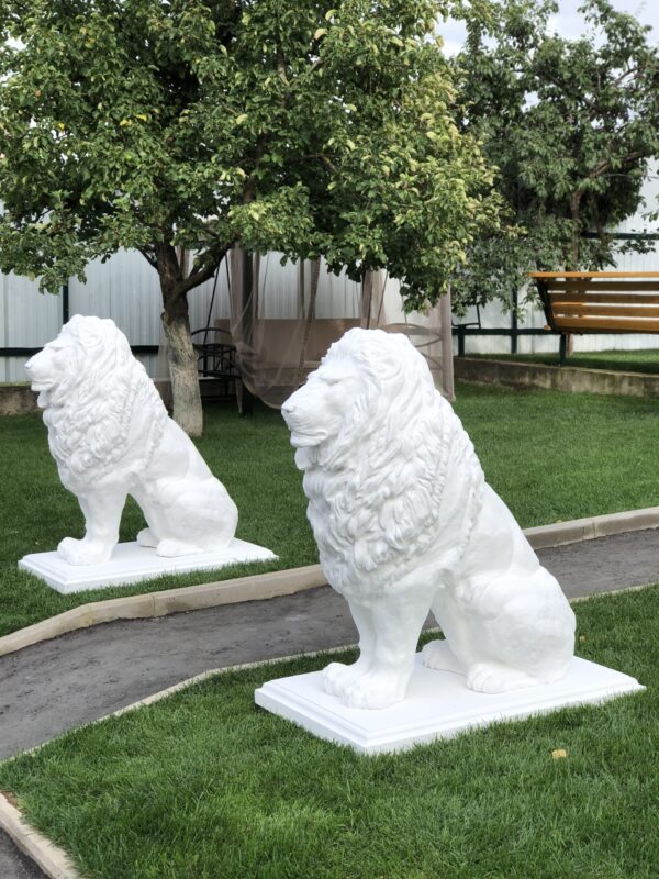 Садовая скульптура — Императорский лев (белый) 20 большой бетонный лев белого цвета