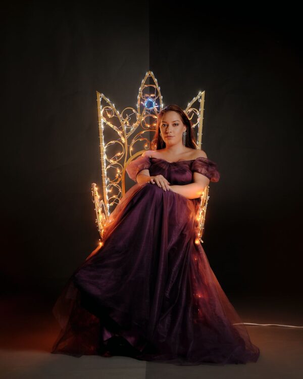 svetovaya figura tron1 1