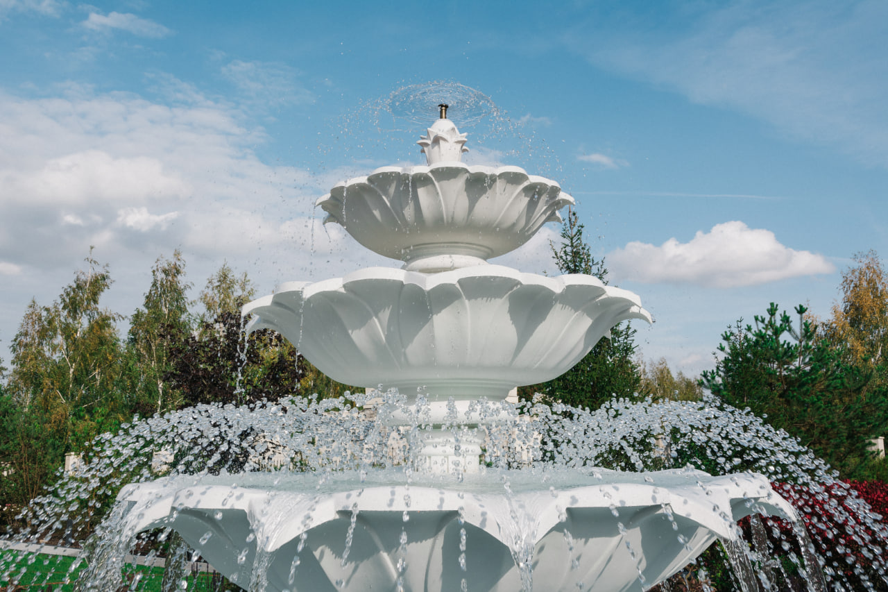 Все о садовых фонтанах: функции, устройство, виды, расположение