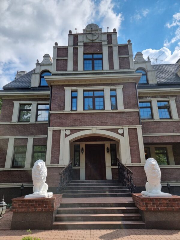 Садовая скульптура — Императорский лев (белый) 23 photo 5393133817784548298 y