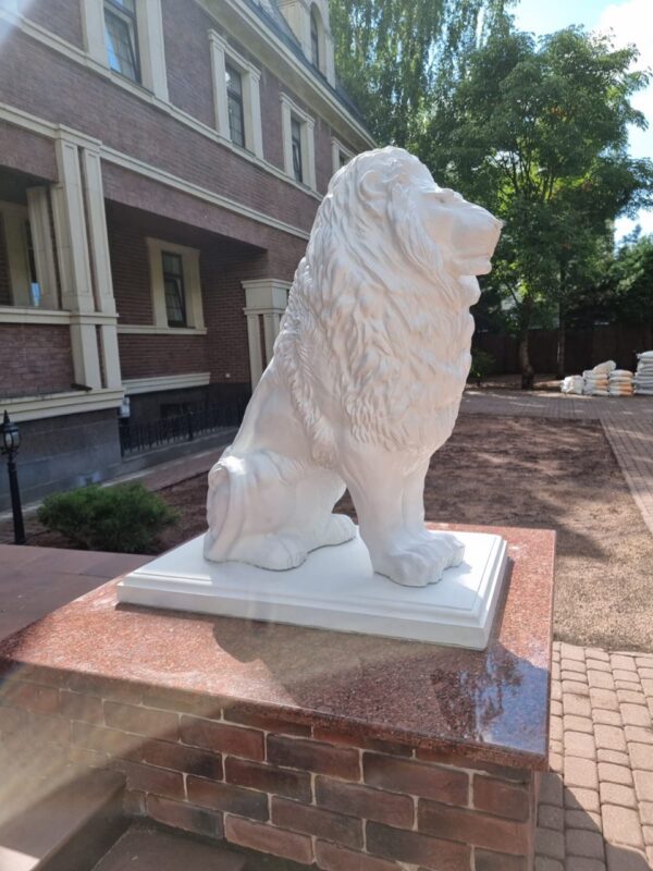 Садовая скульптура — Императорский лев (белый) 22 photo 5393133817784548305 y