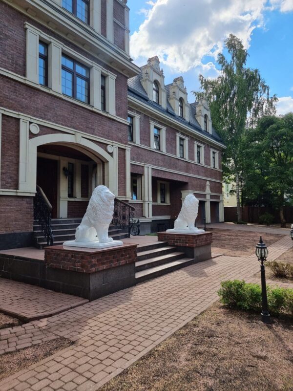 Садовая скульптура — Императорский лев (белый) 21 photo 5393133817784548307 y