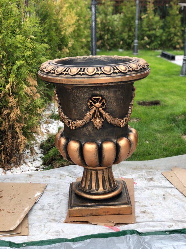 Дворцовый вазон в классической бронзе с чернением