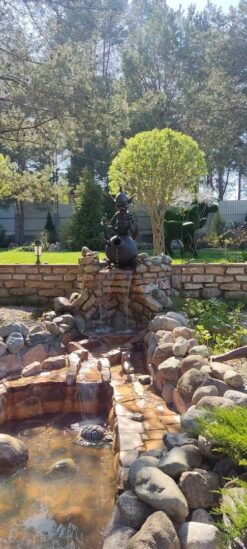 Гоблин на кувшине