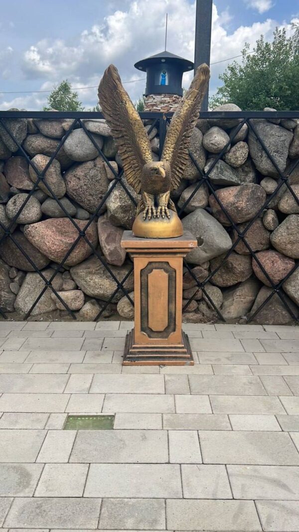Скульптура орла на полушаре в бронзе (85 см) 20 Орел на полушаре