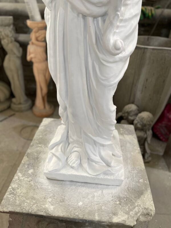 Скульптура девушки Итальянка с букетом (белая) 17 skulptura devushki iz betona — italyanka s buketom. belaya 118 sm 1